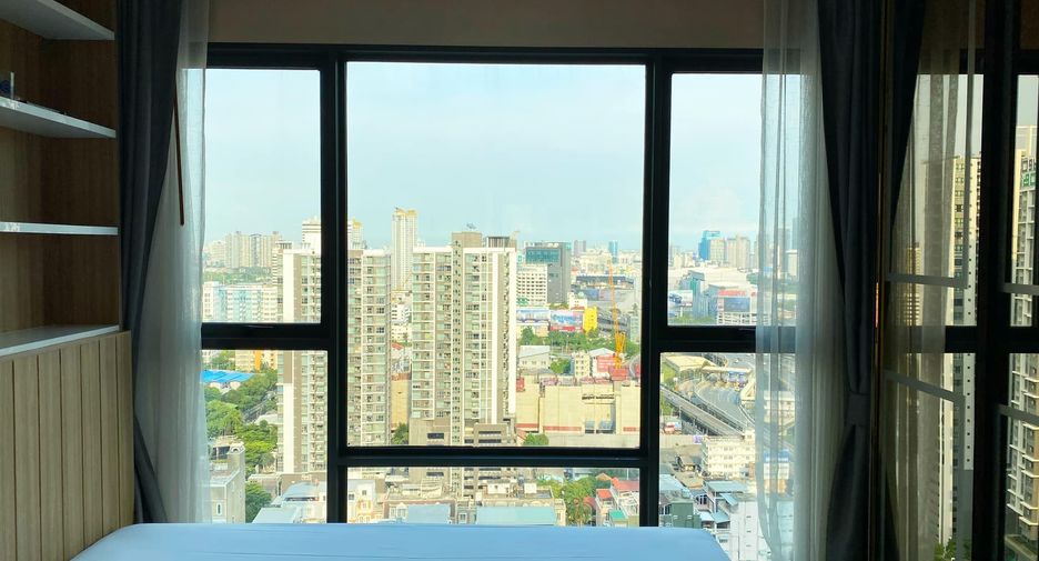 Condo en alquiler de 2 habitaciones en Huai Khwang, Bangkok