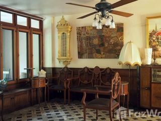 Аренда 3 спальни таунхаус в Пхра Кханонг, Бангкок