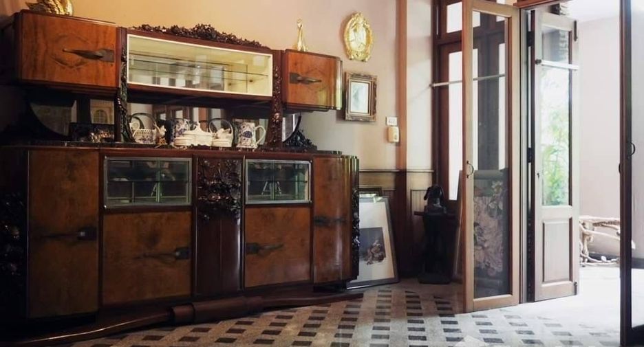 Аренда 3 спальни таунхаус в Пхра Кханонг, Бангкок
