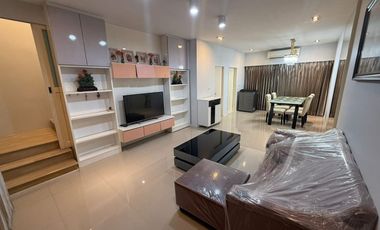 Casa adosada en alquiler de 3 habitaciones en Suan Luang, Bangkok