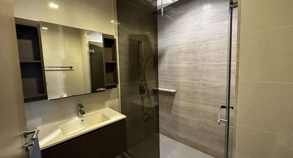 For rent 2 bedrooms condo in Khlong Toei, Bangkok