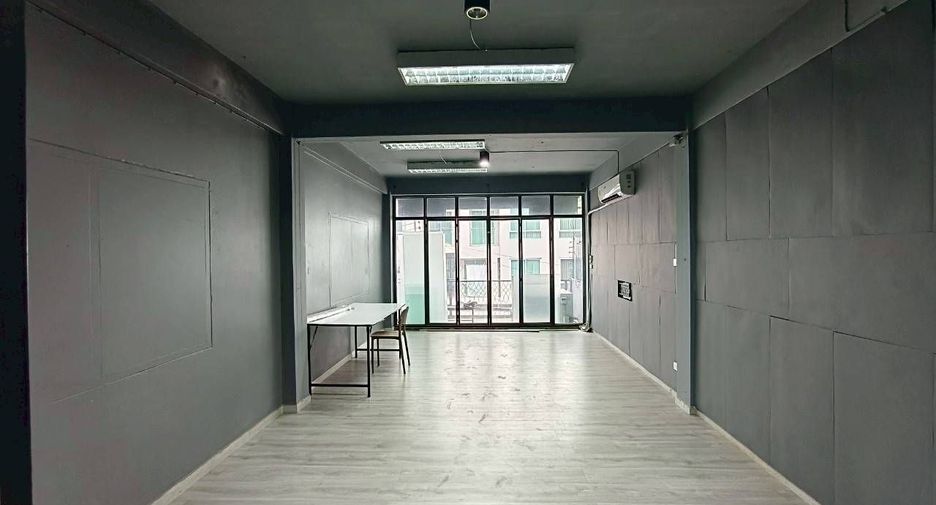 For rent 5 bedrooms townhouse in Sathon, Bangkok