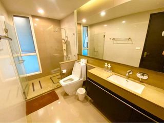 For rent 2 bedrooms condo in Pathum Wan, Bangkok