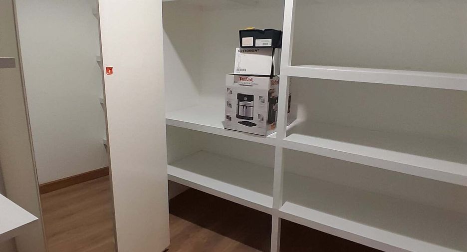 For rent 3 bedrooms condo in Khlong Toei, Bangkok