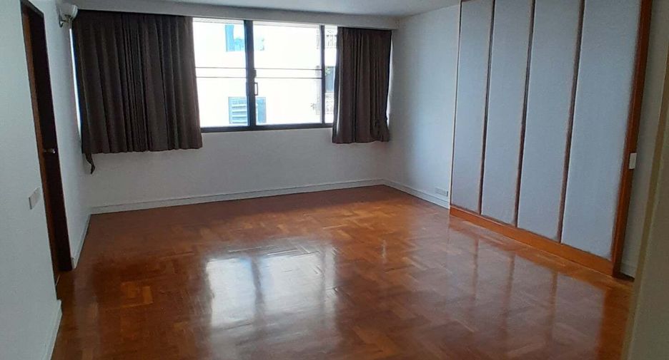 For rent 3 bedrooms condo in Khlong Toei, Bangkok
