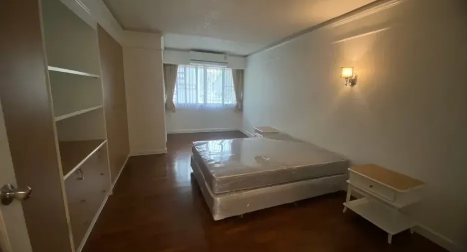 For rent 3 bedrooms condo in Pathum Wan, Bangkok