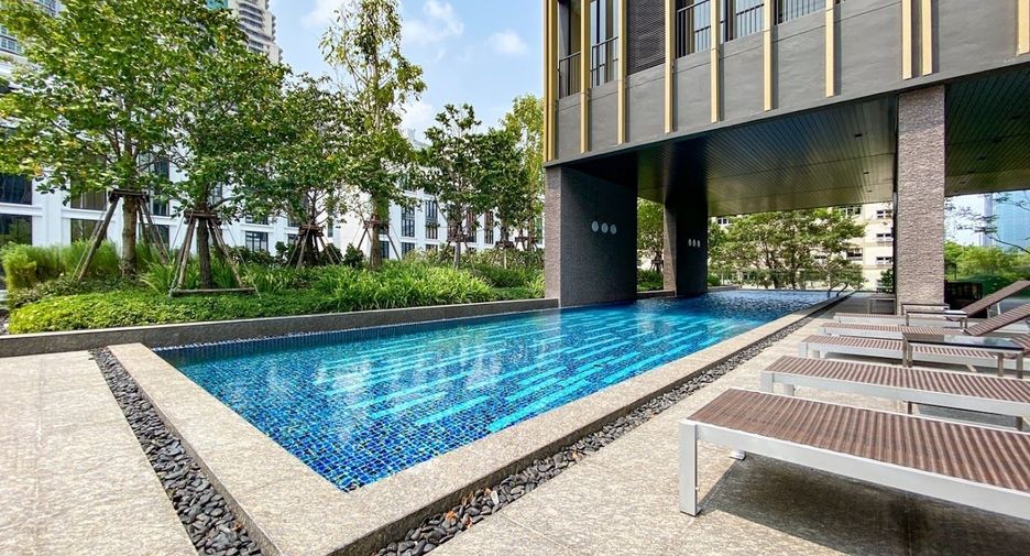 For rent 2 bedrooms condo in Watthana, Bangkok
