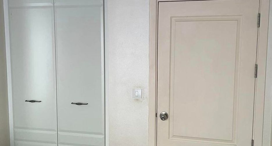 For rent 2 bedrooms condo in Phaya Thai, Bangkok