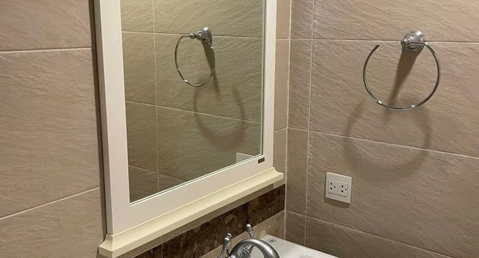 For rent 2 bedrooms condo in Phaya Thai, Bangkok