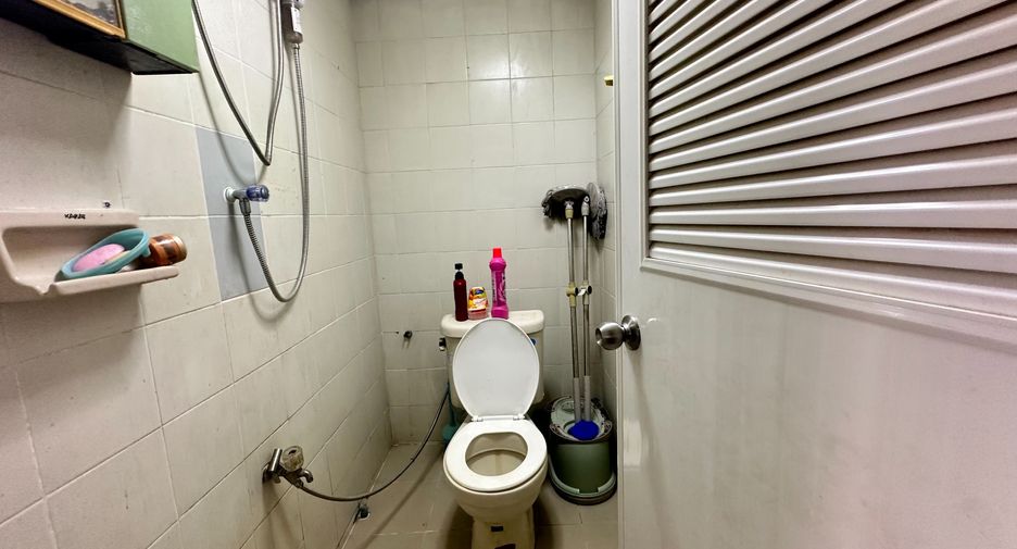 Wohnung zur Miete mit 3 Zimmer in Khlong Toei, Bangkok