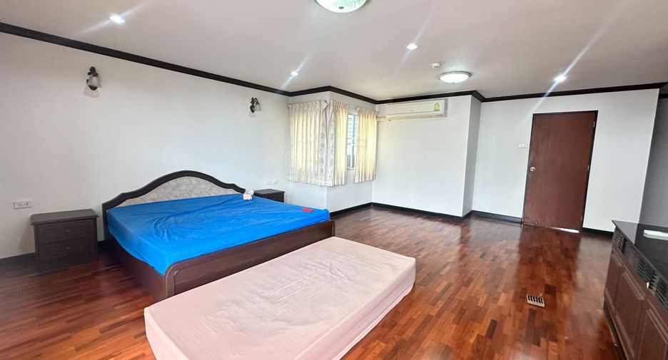 Wohnung zur Miete mit 3 Zimmer in Khlong Toei, Bangkok
