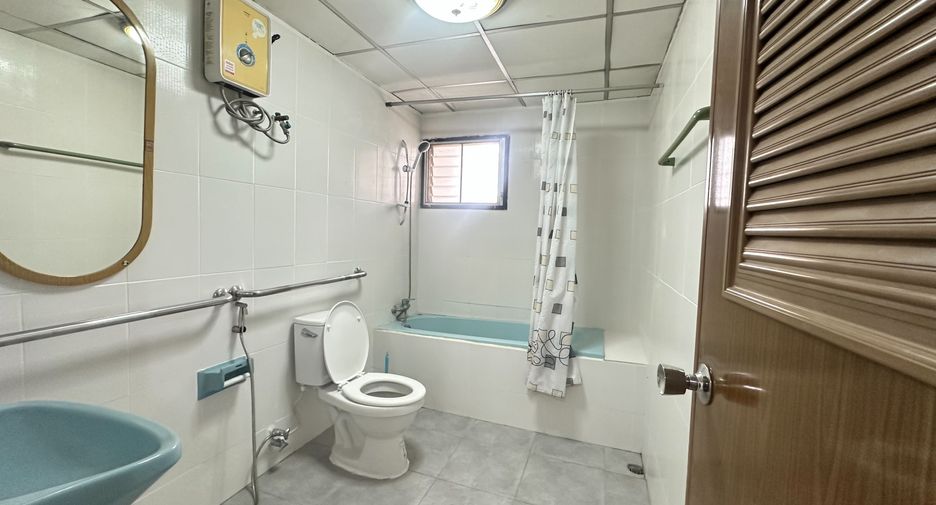 Wohnung zur Miete mit 3 Zimmer in Khlong Toei, Bangkok