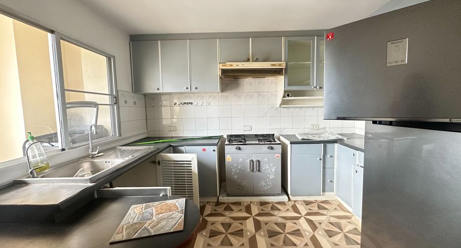 Wohnung zur Miete mit 3 Zimmer in Khlong Toei, Bangkok