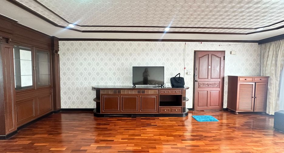 Wohnung zur Miete mit 3 Zimmer in Khlong Toei, Bangkok