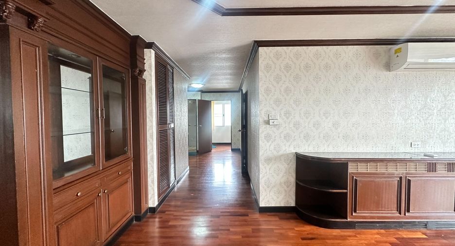 Wohnung zur Miete mit 3 Zimmer in Khlong Toei, Bangkok