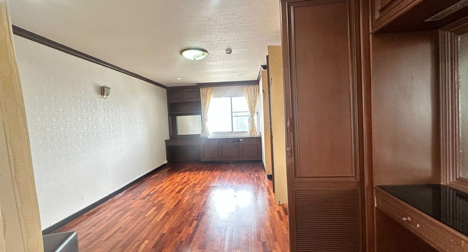 Wohnung zur Miete mit 3 Zimmer in Khlong Toei, Bangkok