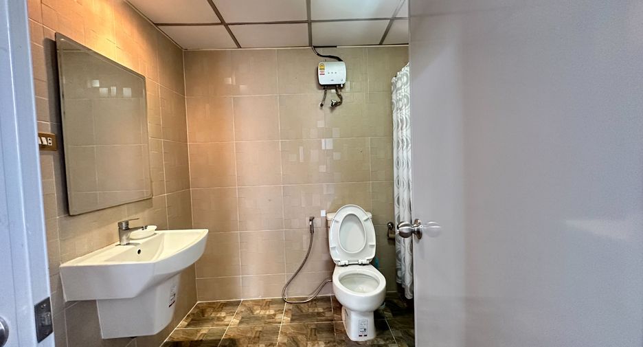 Wohnung zur Miete mit 3 Zimmer in Khlong Toei, Bangkok