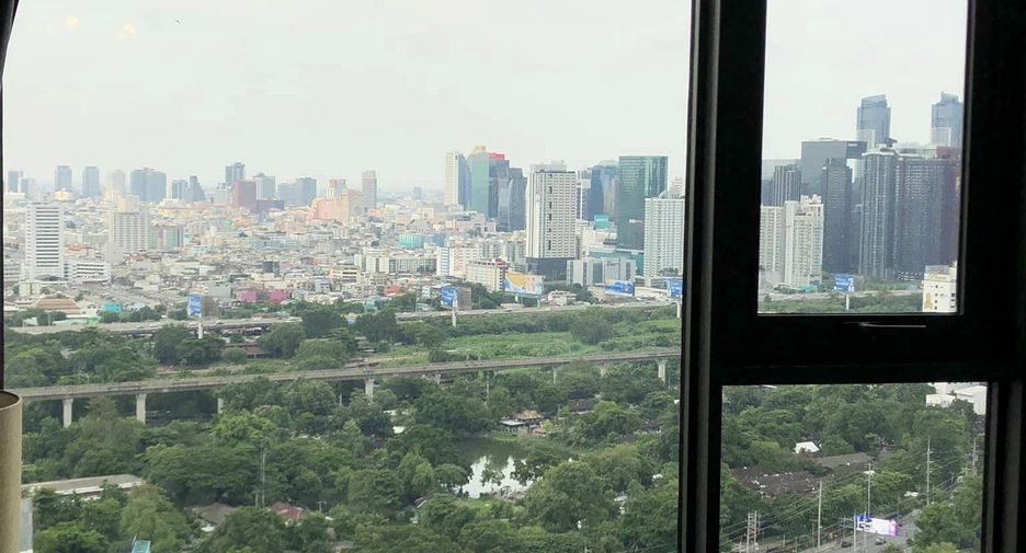 For rent 1 bed condo in Pathum Wan, Bangkok