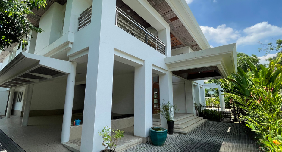 Casa en alquiler de 5 habitaciones en Watthana, Bangkok