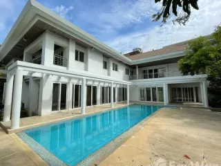 For rent 5 bedrooms house in Watthana, Bangkok