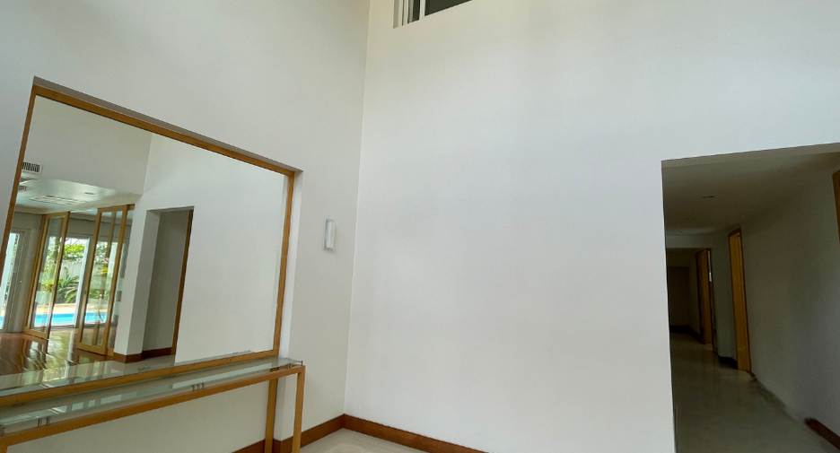 Casa en alquiler de 5 habitaciones en Watthana, Bangkok