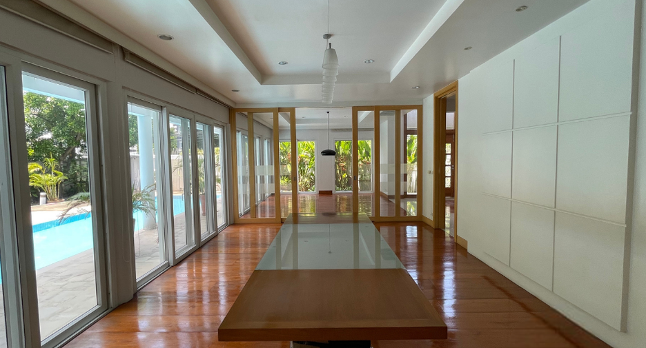 Casa en alquiler de 5 habitaciones en Watthana, Bangkok