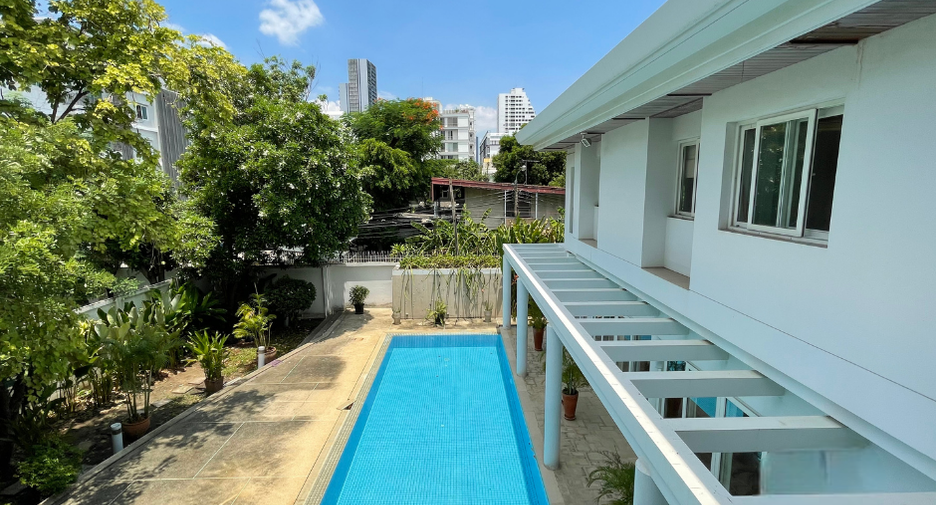 Casa en alquiler de 5 habitaciones en Watthana, Bangkok