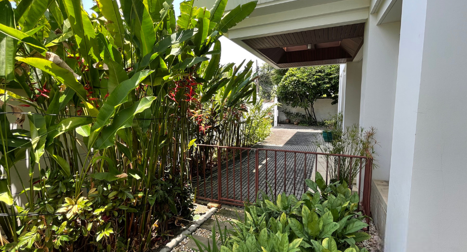 Casa en alquiler de 5 habitaciones en Watthana, Bangkok
