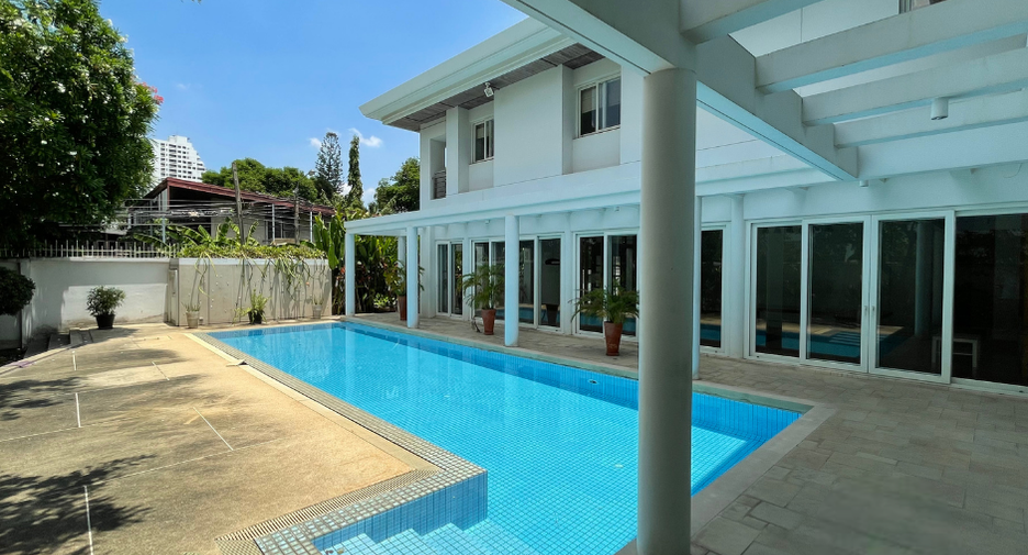 Casa en alquiler de 5 habitaciones en Watthana, Bangkok