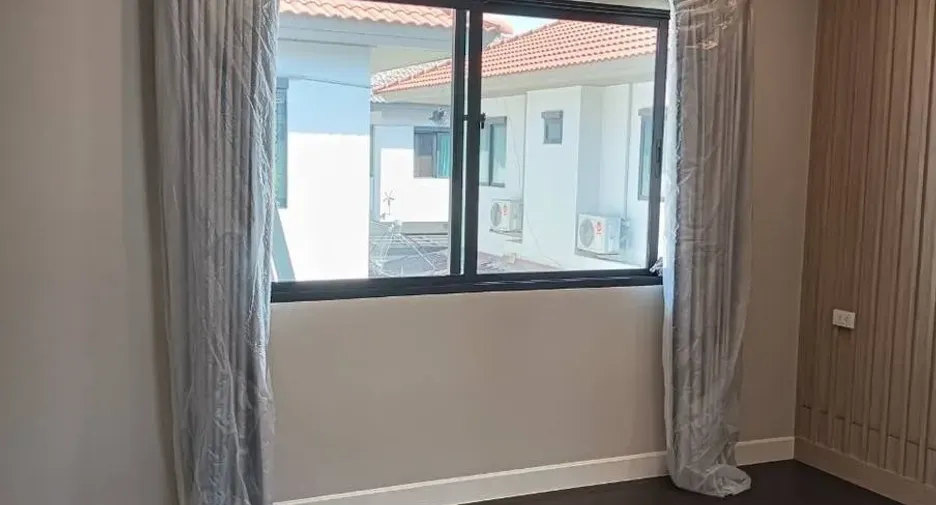 For sale 5 bedrooms house in Lam Luk Ka, Pathum Thani
