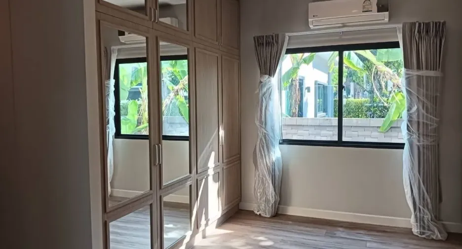 For sale 5 bedrooms house in Lam Luk Ka, Pathum Thani