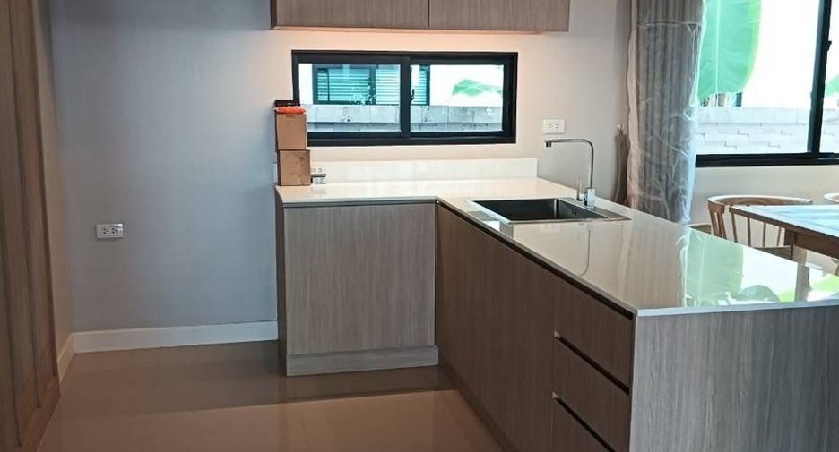 For sale 5 bedrooms house in Lam Luk Ka, Pathum Thani