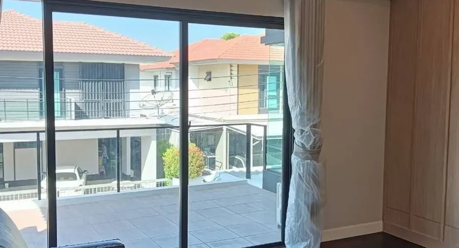 For sale 5 bedrooms house in Lam Luk Ka, Pathum Thani