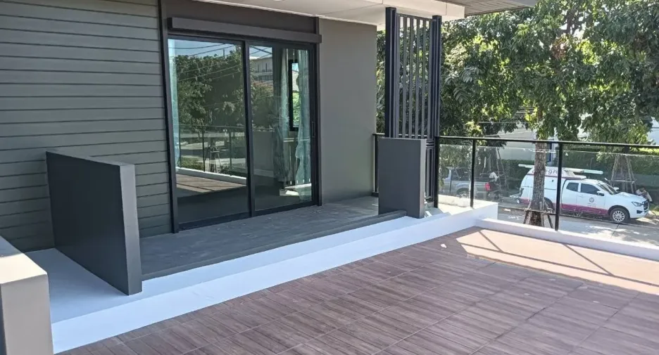 For sale 5 bedrooms house in Lam Luk Ka, Pathum Thani