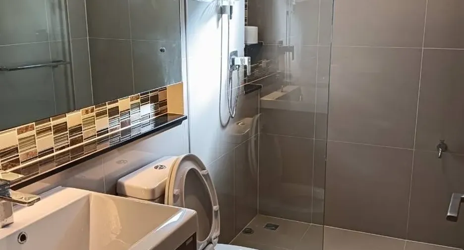 For sale 5 bedrooms house in Lam Luk Ka, Pathum Thani