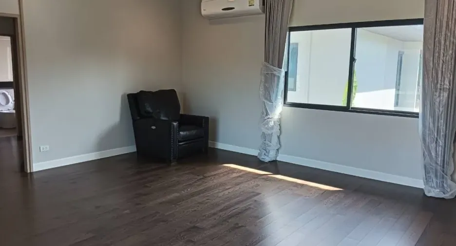 For sale 5 bedrooms house in Lam Luk Ka, Pathum Thani