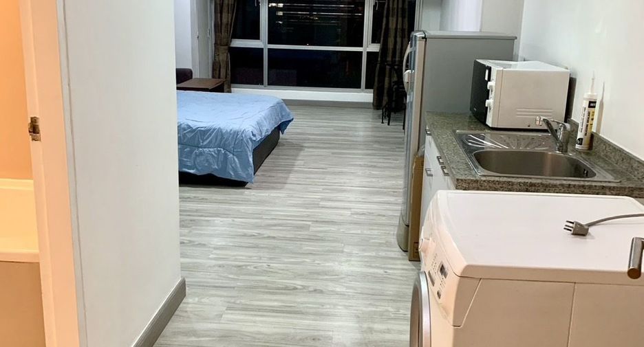 For rent studio condo in Khlong Toei, Bangkok