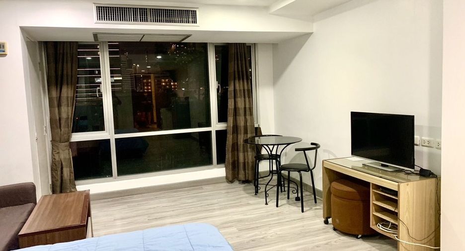 For rent studio condo in Khlong Toei, Bangkok