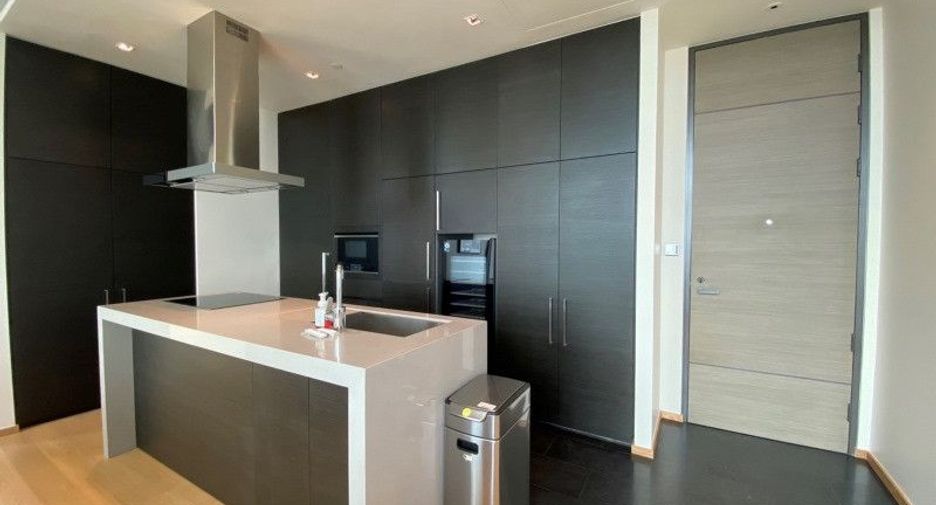 For rent 2 bedrooms condo in Pathum Wan, Bangkok