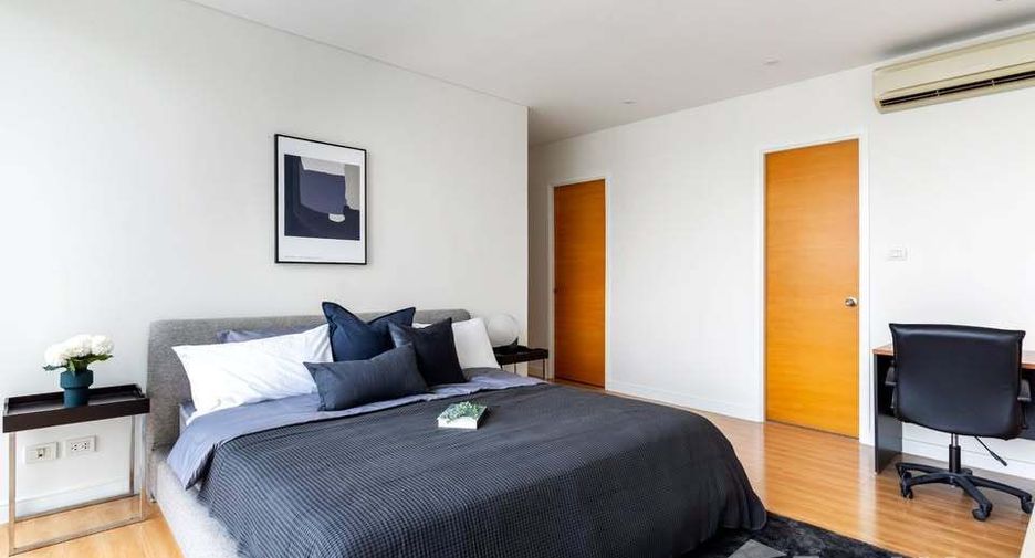 For rent 2 bedrooms condo in Khlong Toei, Bangkok