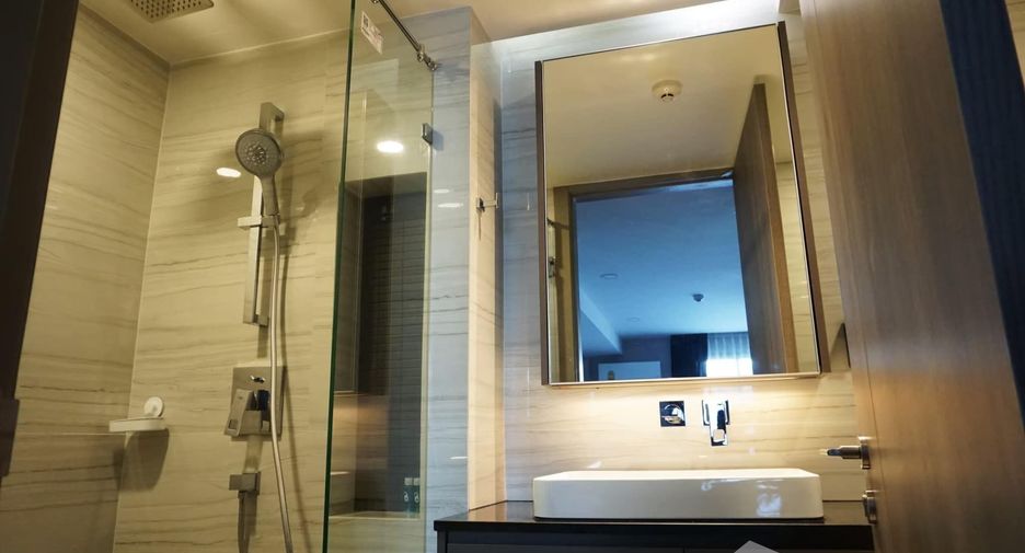 For rent 1 bed condo in Pathum Wan, Bangkok