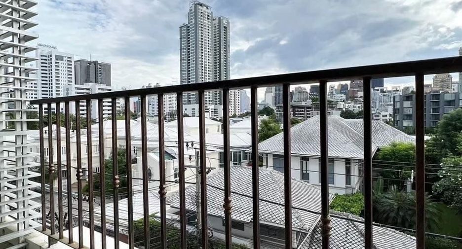 For rent 2 bedrooms condo in Watthana, Bangkok