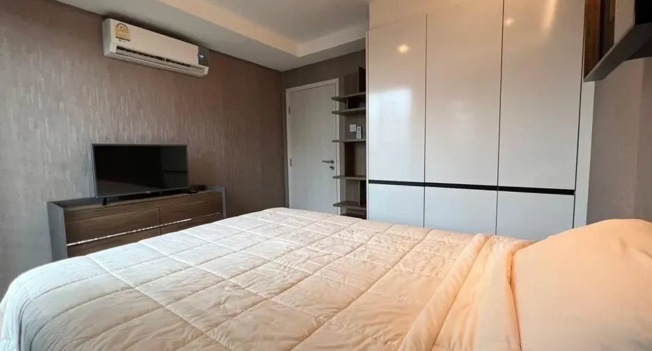 For rent 2 bedrooms condo in Watthana, Bangkok