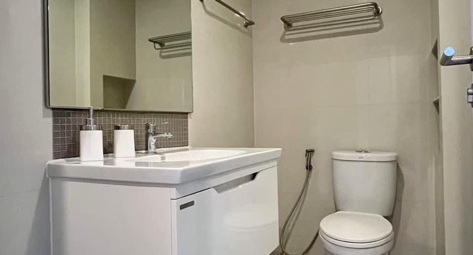 For rent 2 bedrooms condo in Watthana, Bangkok
