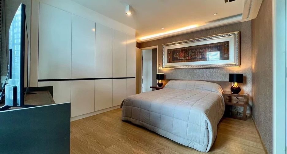 For rent 2 bedrooms condo in Watthana, Bangkok