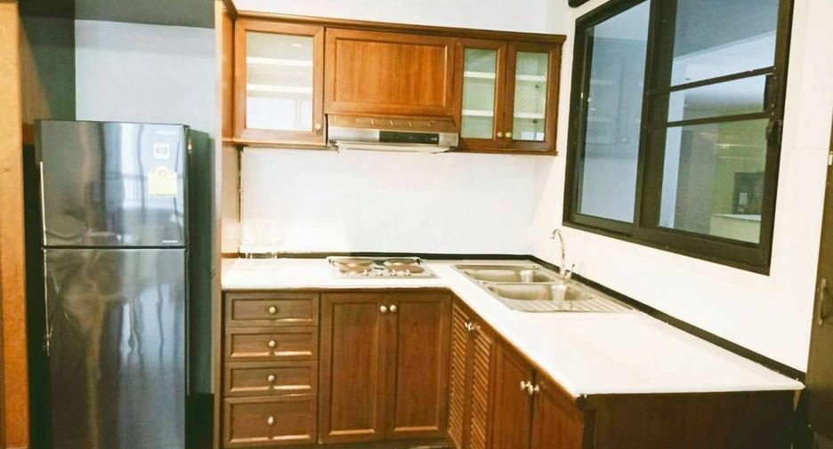 For rent 2 bedrooms condo in Watthana, Bangkok