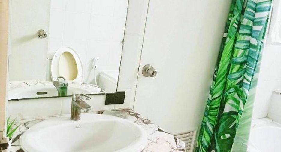 For rent 2 bedrooms condo in Watthana, Bangkok