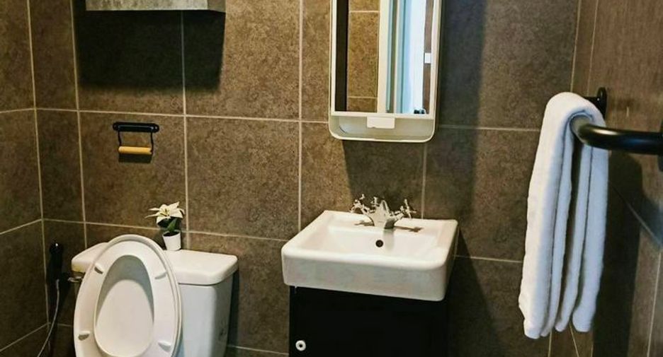 For rent 2 bedrooms condo in Watthana, Bangkok