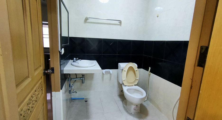 Wohnung zur Miete mit 2 Zimmer in Khlong Toei, Bangkok