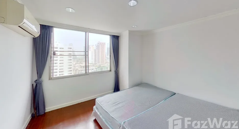 For rent 3 bedrooms condo in Watthana, Bangkok